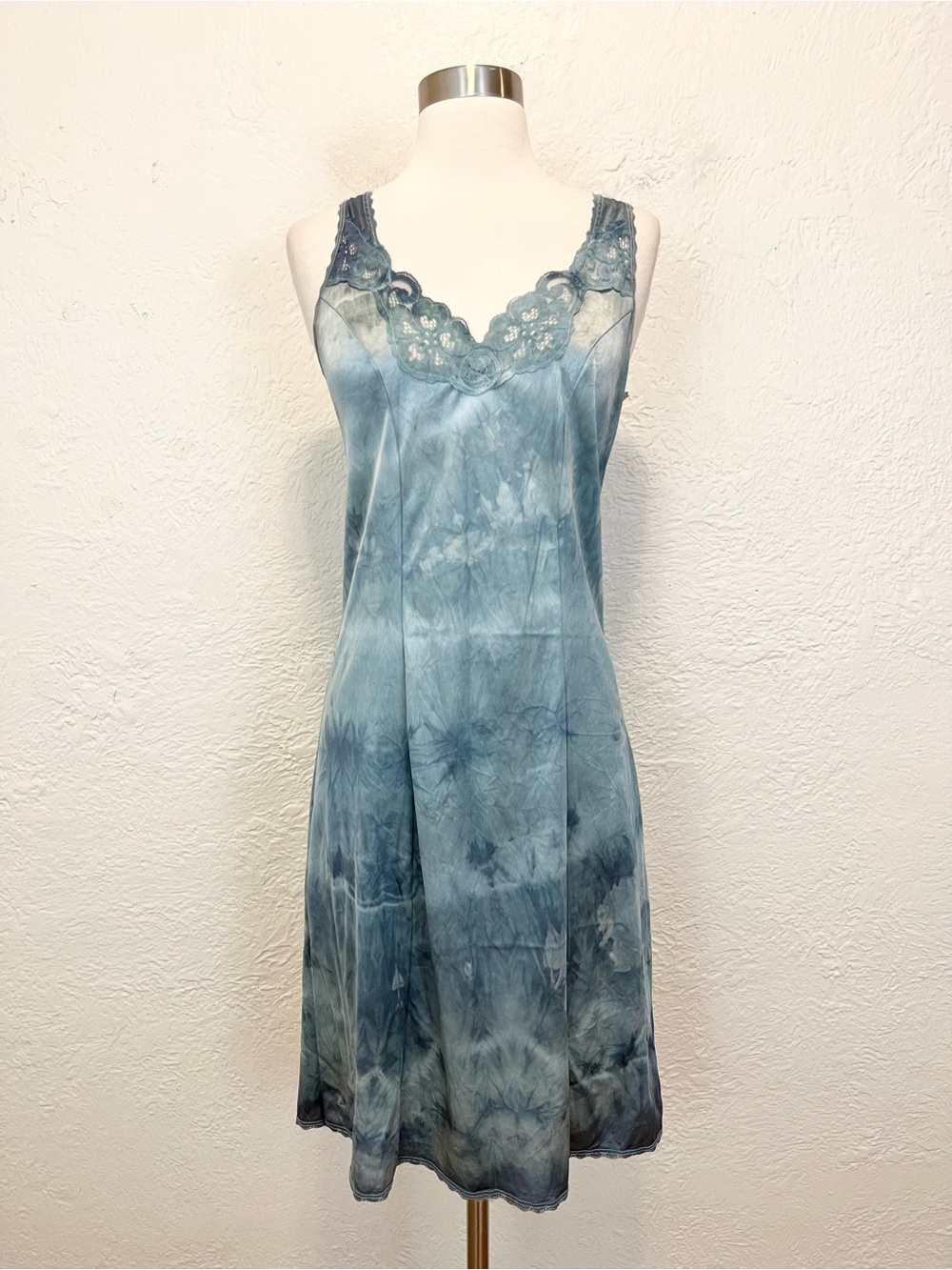 Vintage Blue Tie-Dye Lace-Trim Slip - Picture 4 of 8